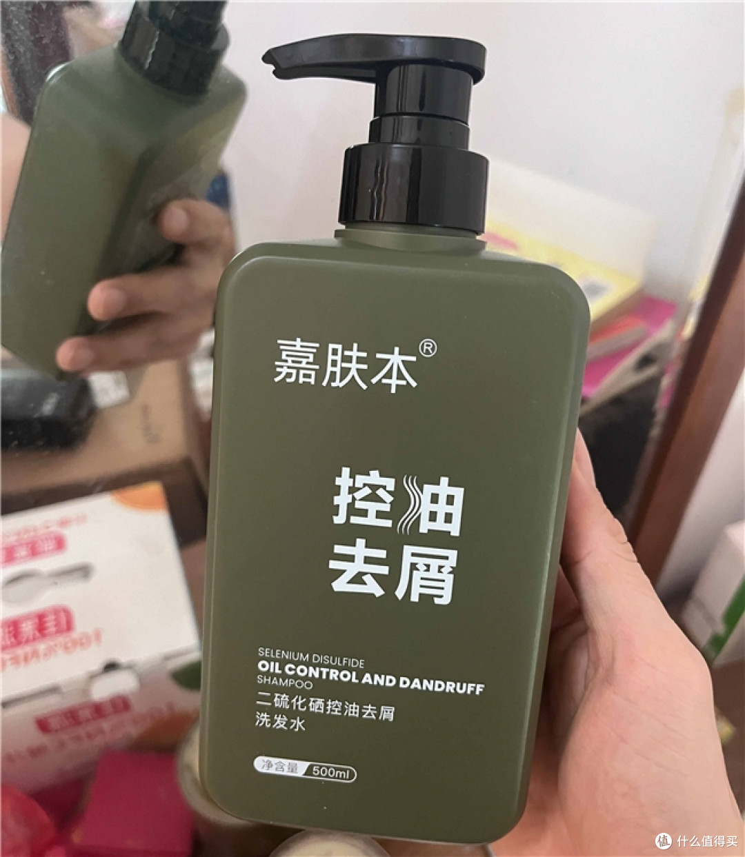 油头党最怕洗完发涩,去屑控油洗发水这样挑,洗后不紧绷更耐用