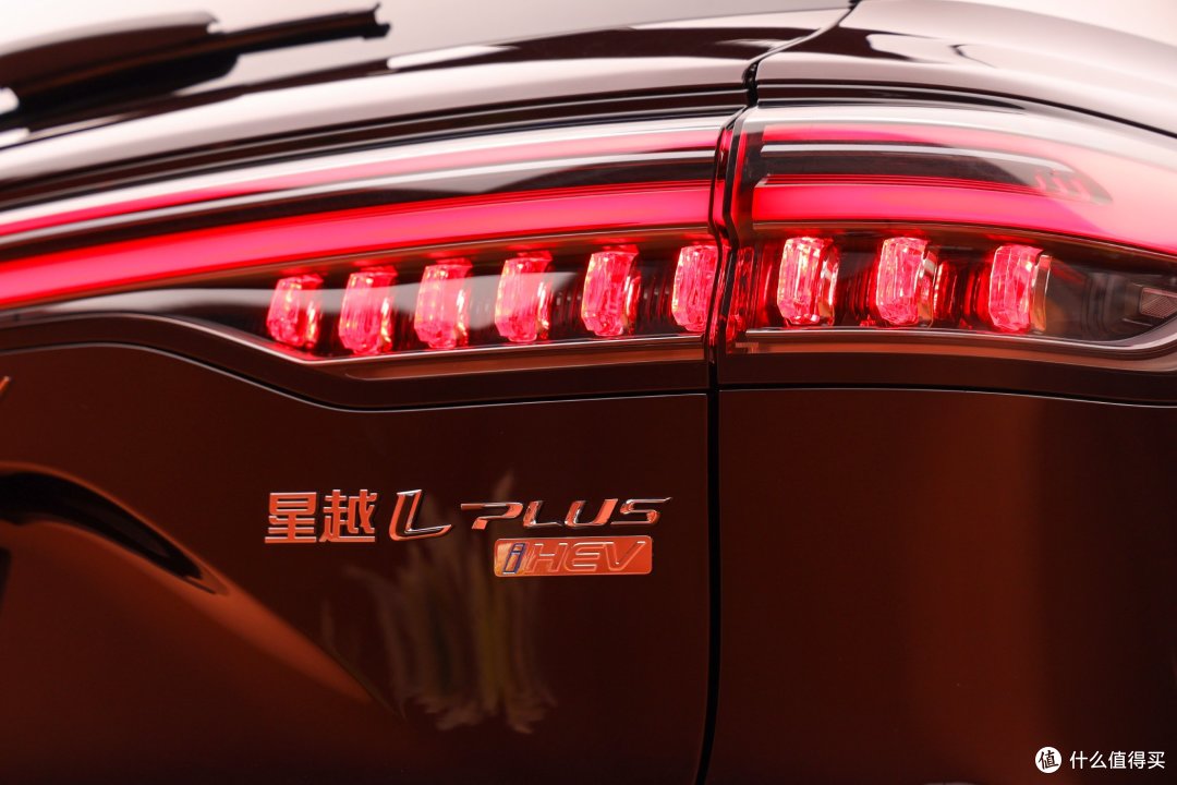 树立中国旗舰燃油SUV标杆,吉利星越L PLUS凭啥?