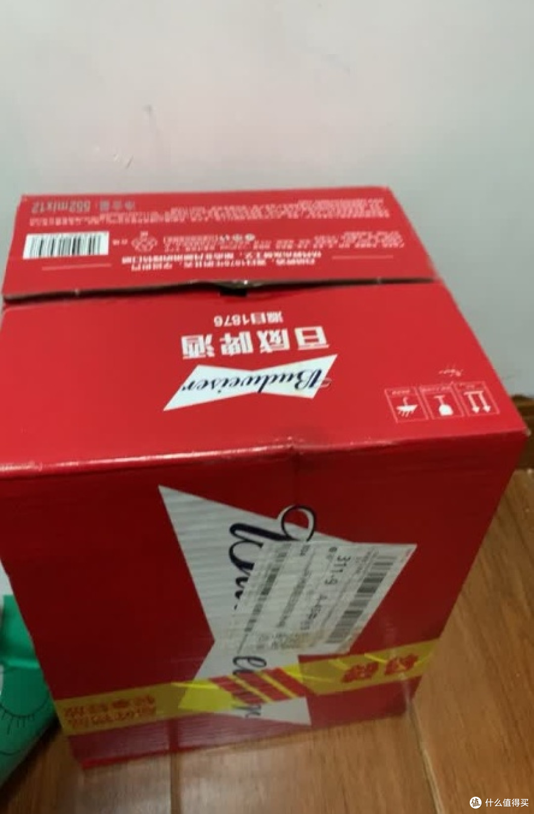 红罐往桌上一摆,中秋的局就有了底色
