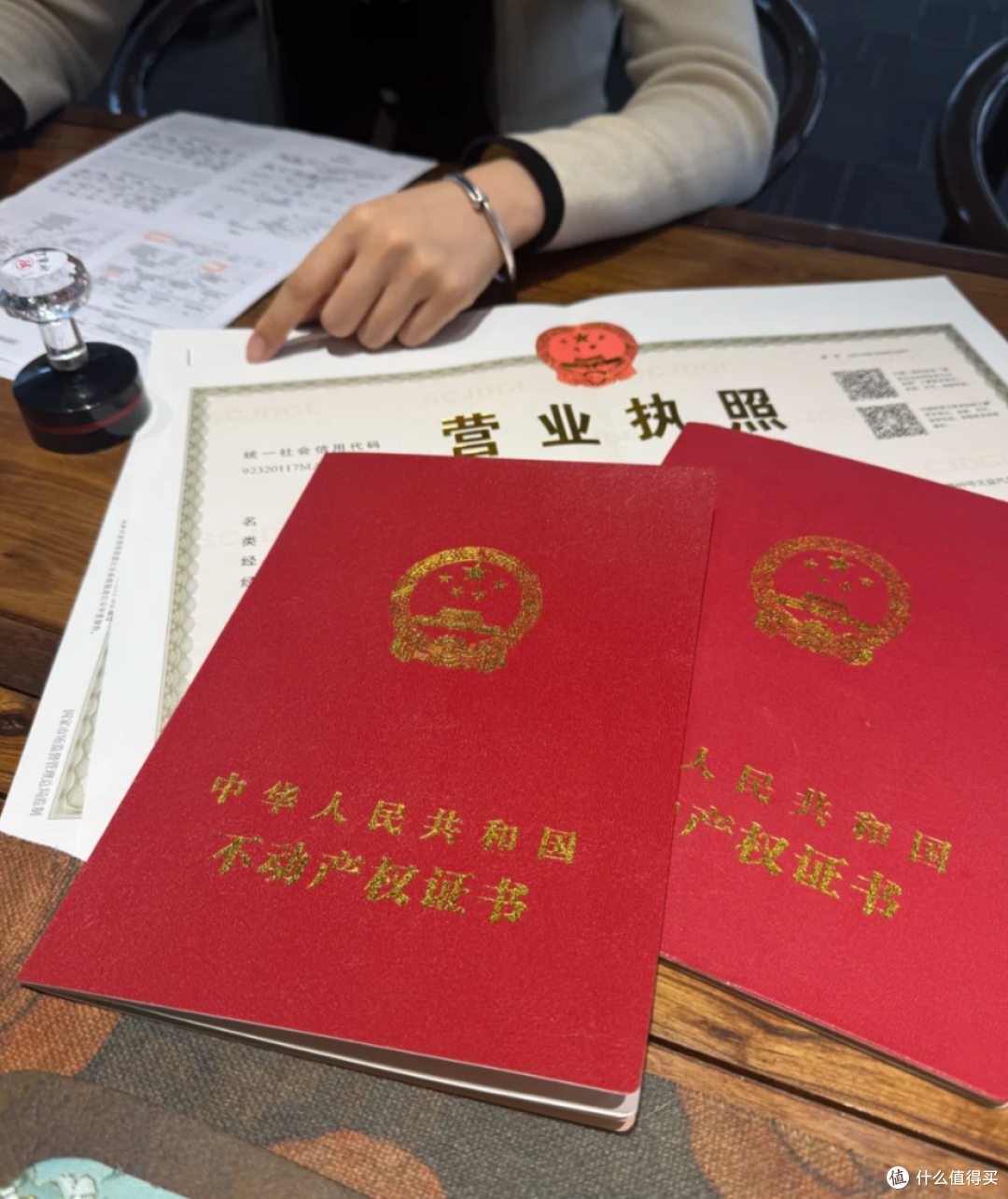 房产证拿到手,房子可能不是你的?这2点不注意,首付可能白交了
