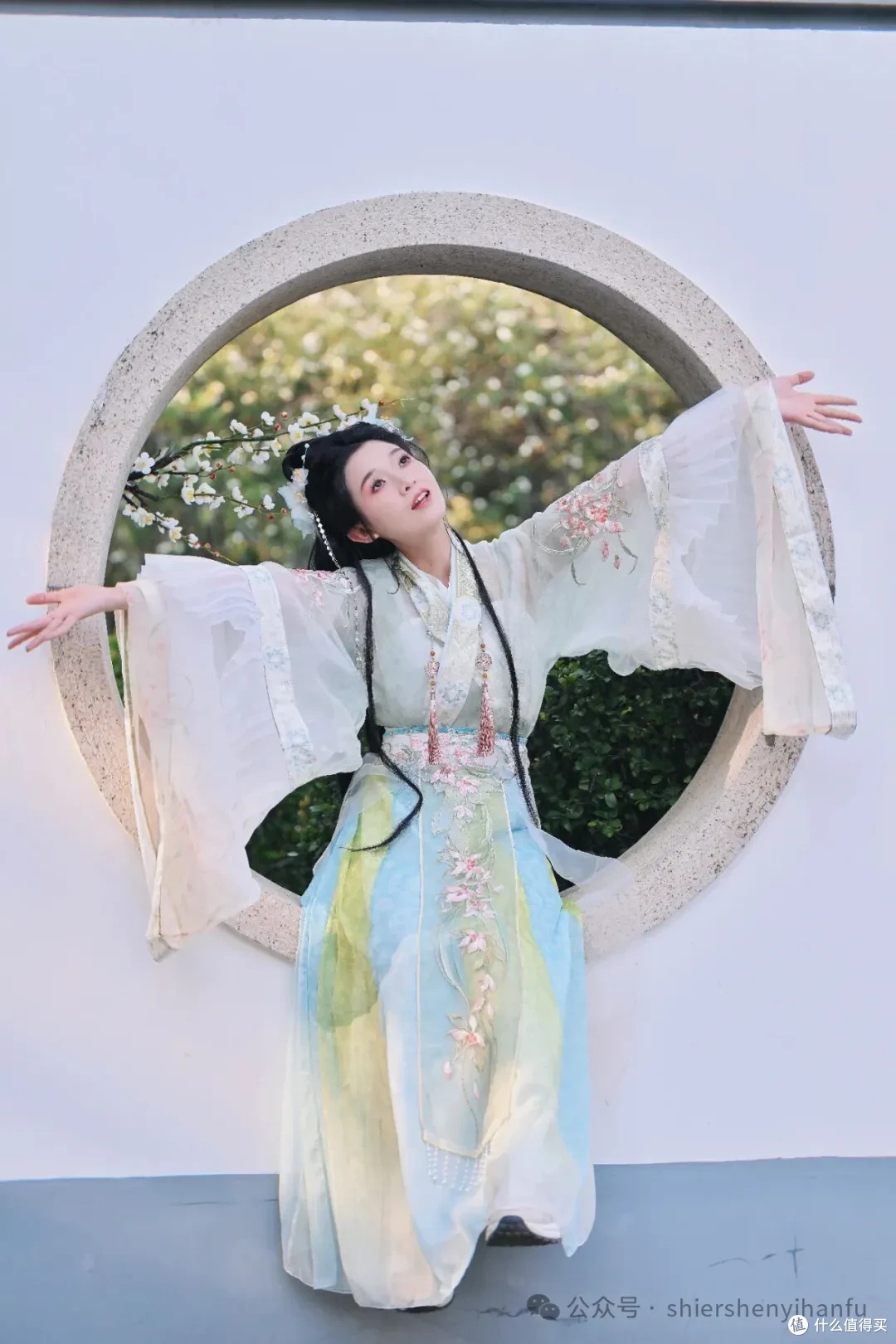 十二深衣魏晋风汉服深度解析:从设计到工艺,汉服值不值得买?