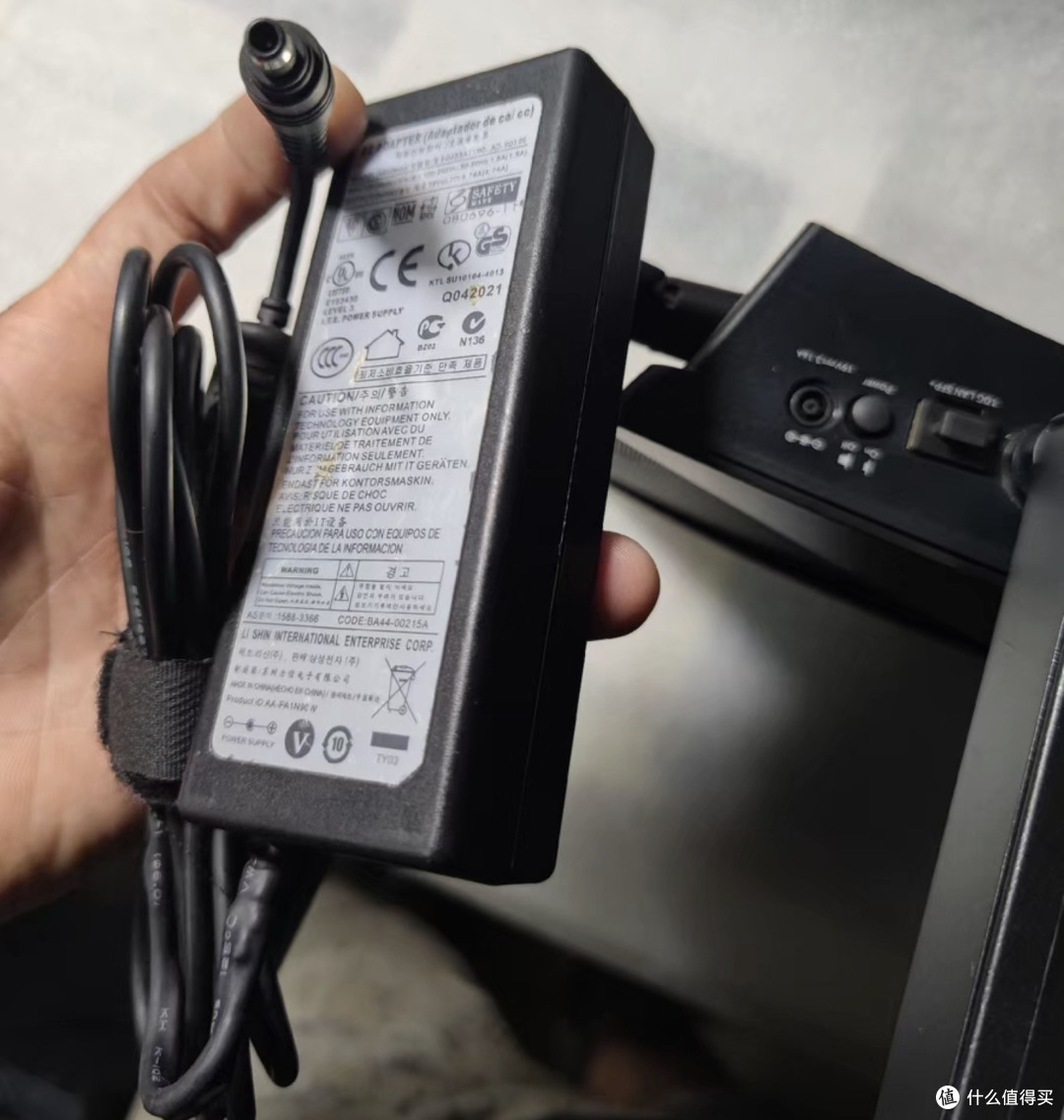花260块捡了台网件R9000,万兆口+512M内存,刷OpenWrt后网速飙升