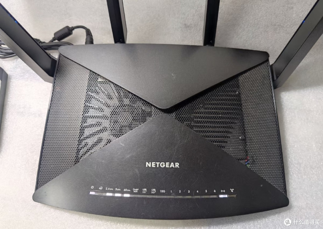 花260块捡了台网件R9000,万兆口+512M内存,刷OpenWrt后网速飙升