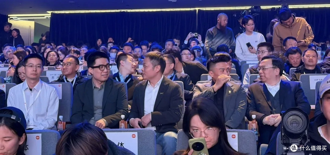 三十多家车企排队送祝福，小米的排面拉满，雷军的朋友圈越来越大