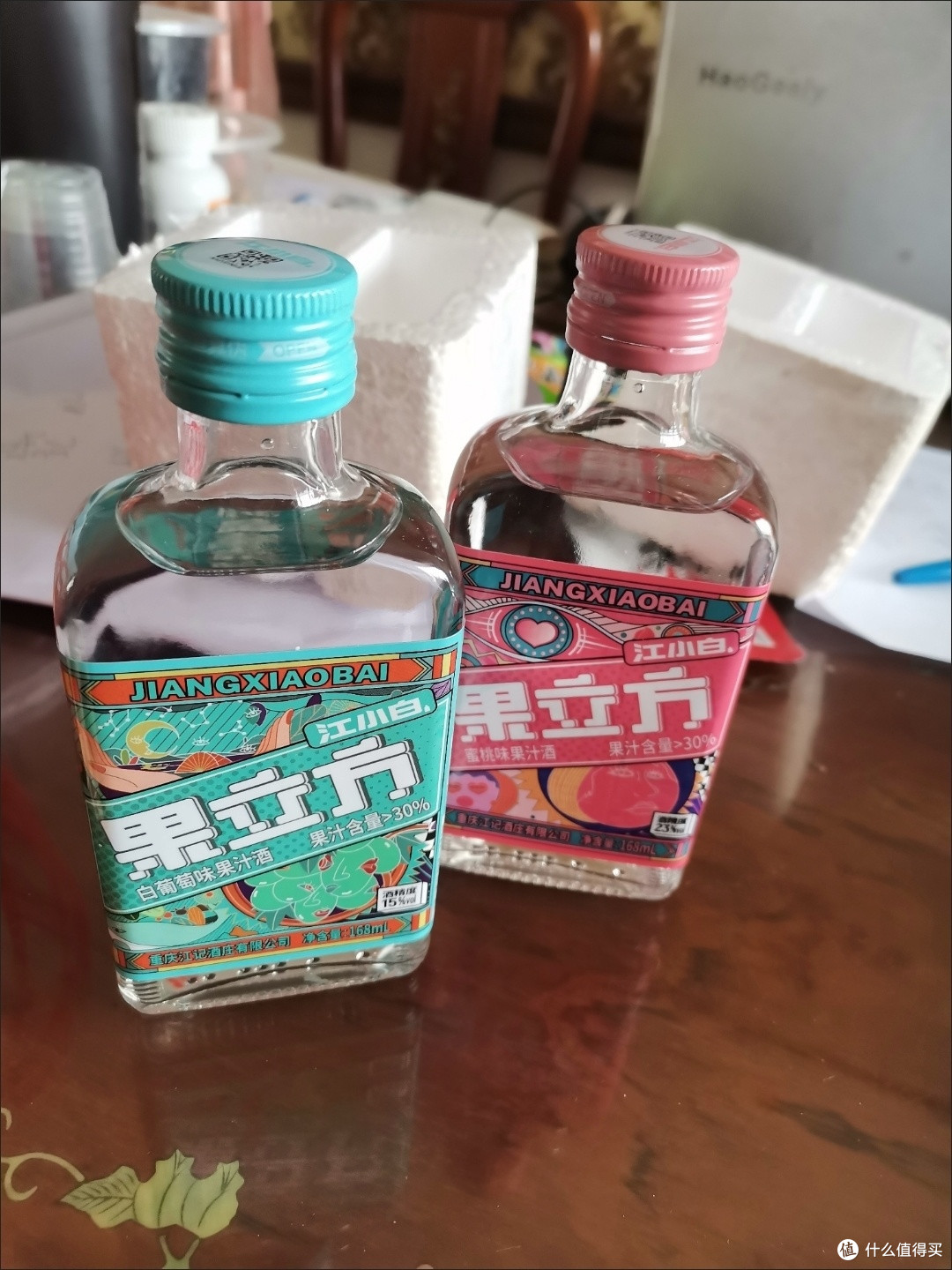 下班居家微醺时刻，江小白果酒搭配电影的氛围感营造