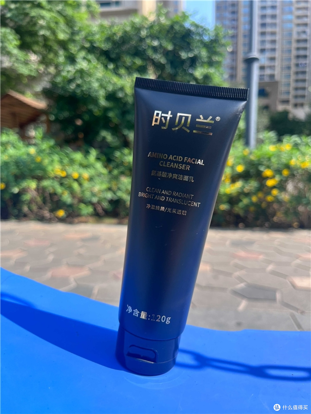 脸颊暗沉总想白,美白淡斑洗面奶这样选,持证温和不踩雷