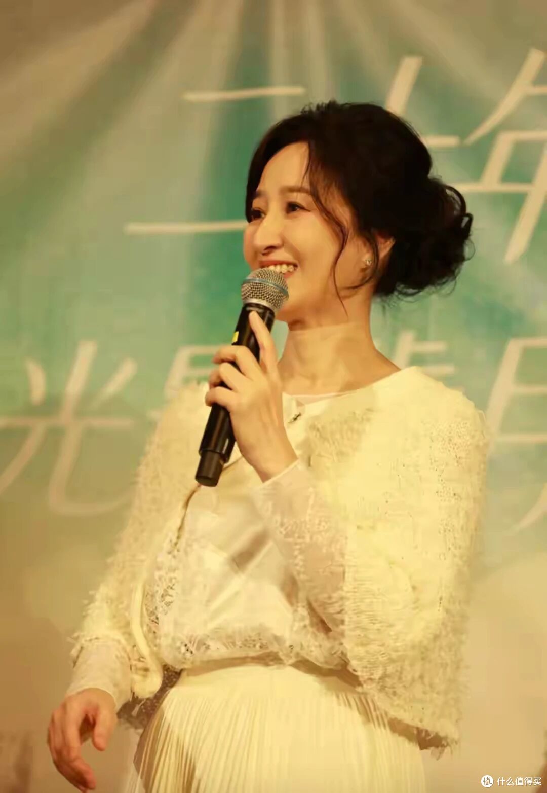 买菜只穿59块球鞋，TVB第一视后关咏荷：活成最松弛的普通人