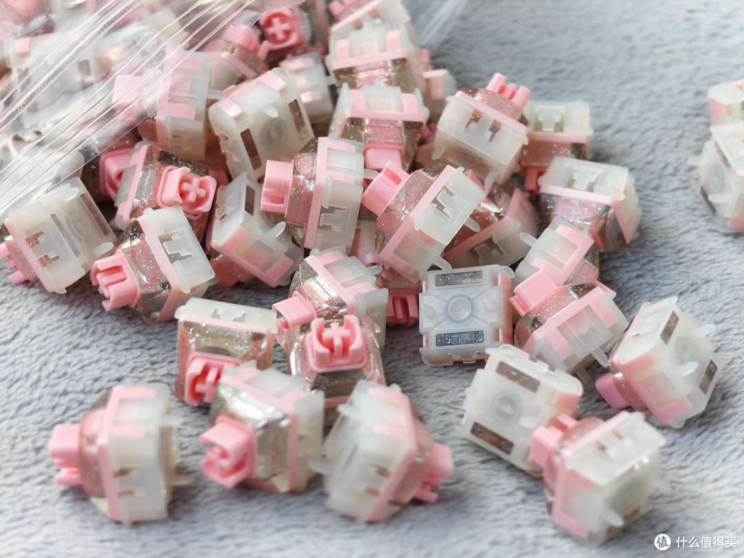 也是10块钱1颗？CK75HE搭载的豹富粉磁轴值不值？