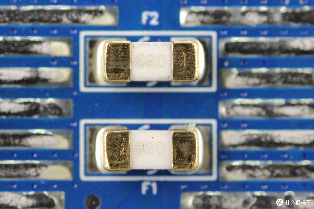 支持140W双向快充,电小二便携式储能电源240D拆解