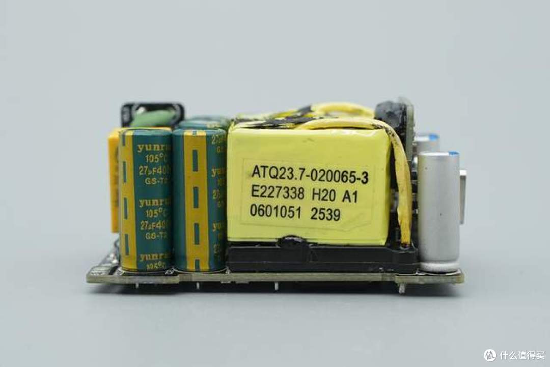 拆解影翎 65W 赛博朋克氮化镓看看到底值不值