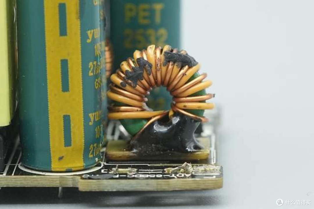 拆解影翎 65W 赛博朋克氮化镓看看到底值不值