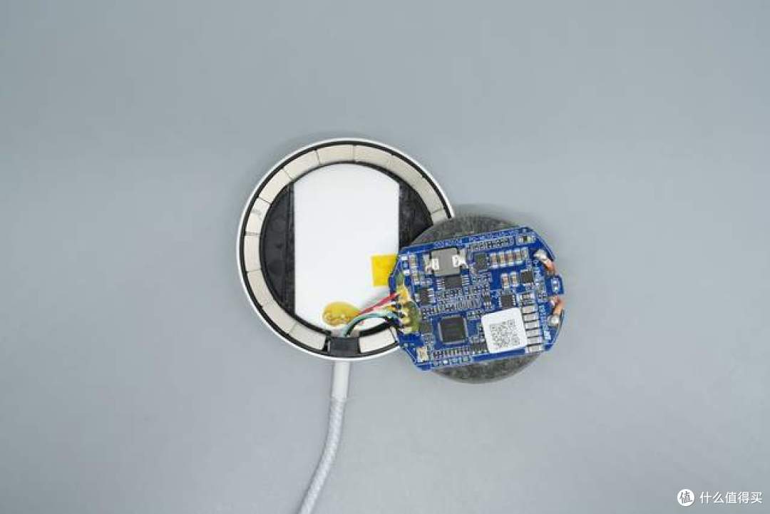 专为iPhone打造的随贴随充体验!倍思15W磁吸无线充拆解