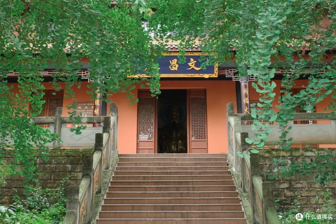 挤腻了大热门不如来这座冷门小城,好山好水好好吃,游客比成都少