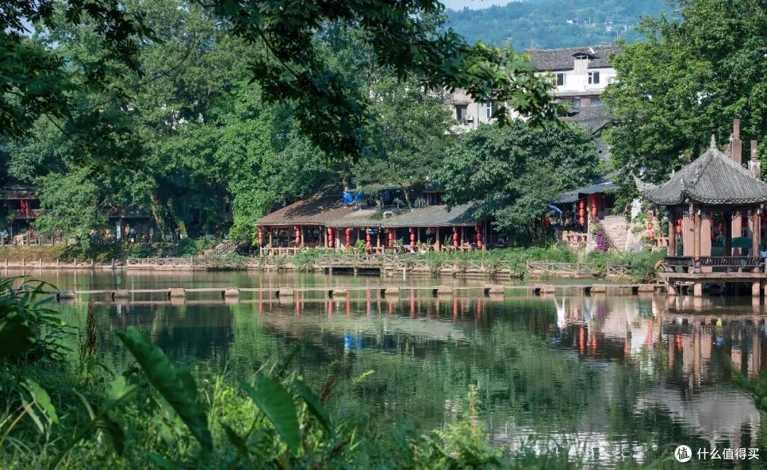 挤腻了大热门不如来这座冷门小城,好山好水好好吃,游客比成都少