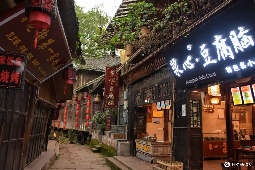 挤腻了大热门不如来这座冷门小城,好山好水好好吃,游客比成都少