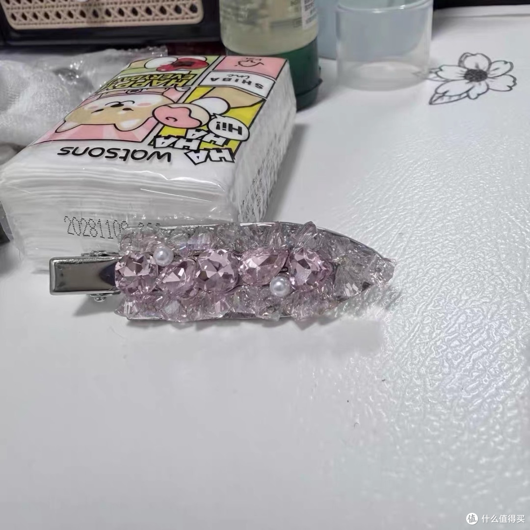 鸭嘴夹锁住前额碎发，清凉感造型随手就来