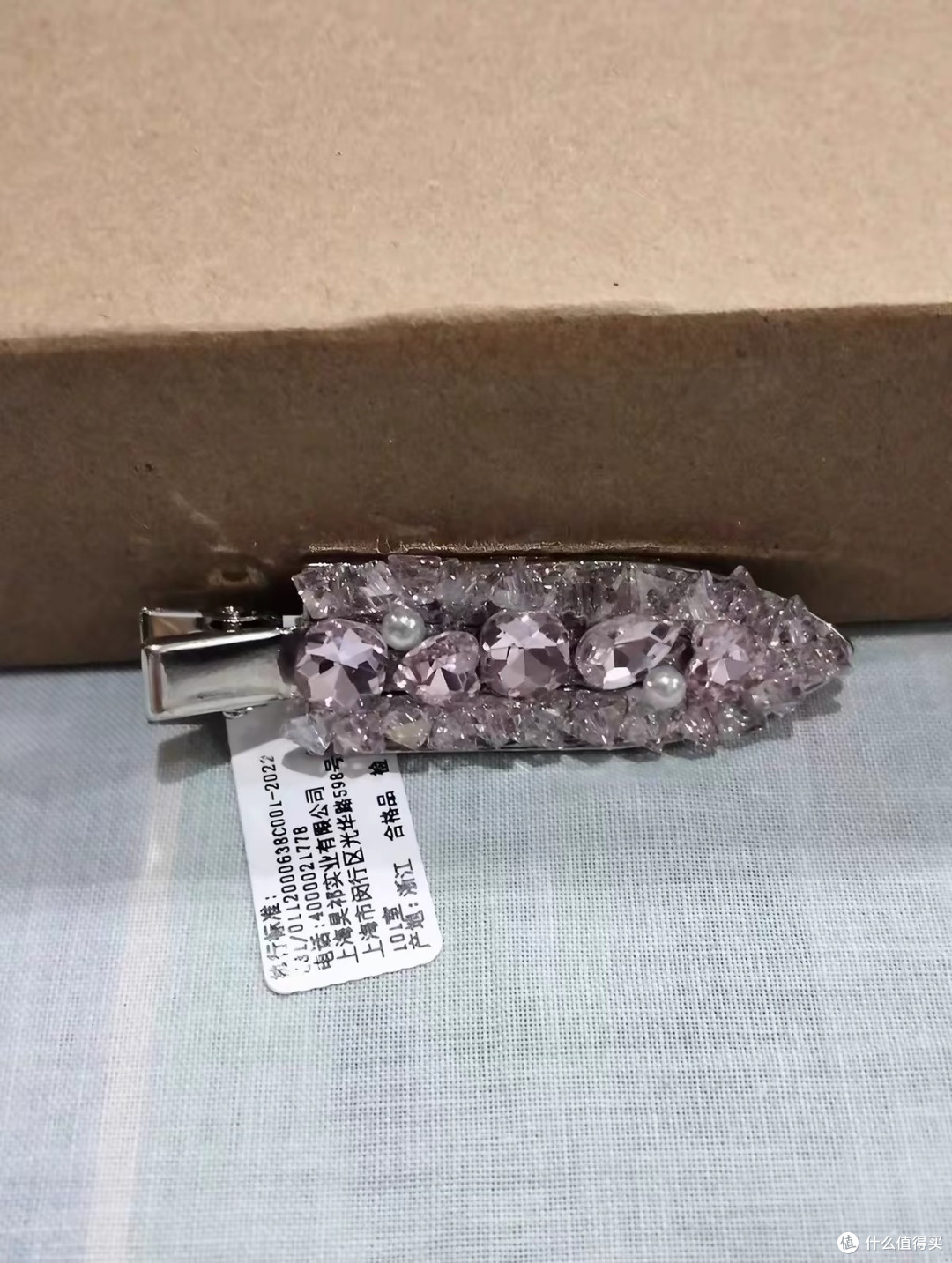 鸭嘴夹锁住前额碎发，清凉感造型随手就来