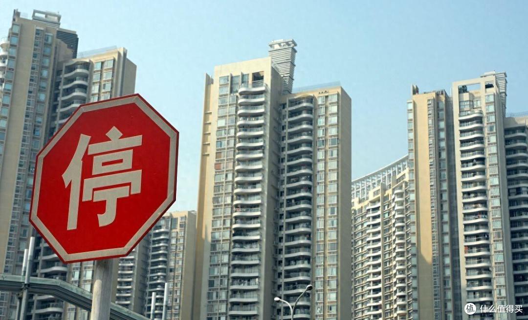 房贷还剩120万,房价已经跌到100万,断供还是硬扛?这道题太难了