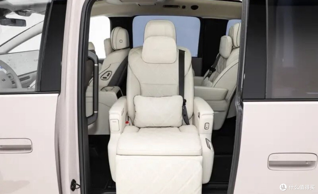 50万买台纯电MPV?新一代理想MEGA到底值不值得入手?