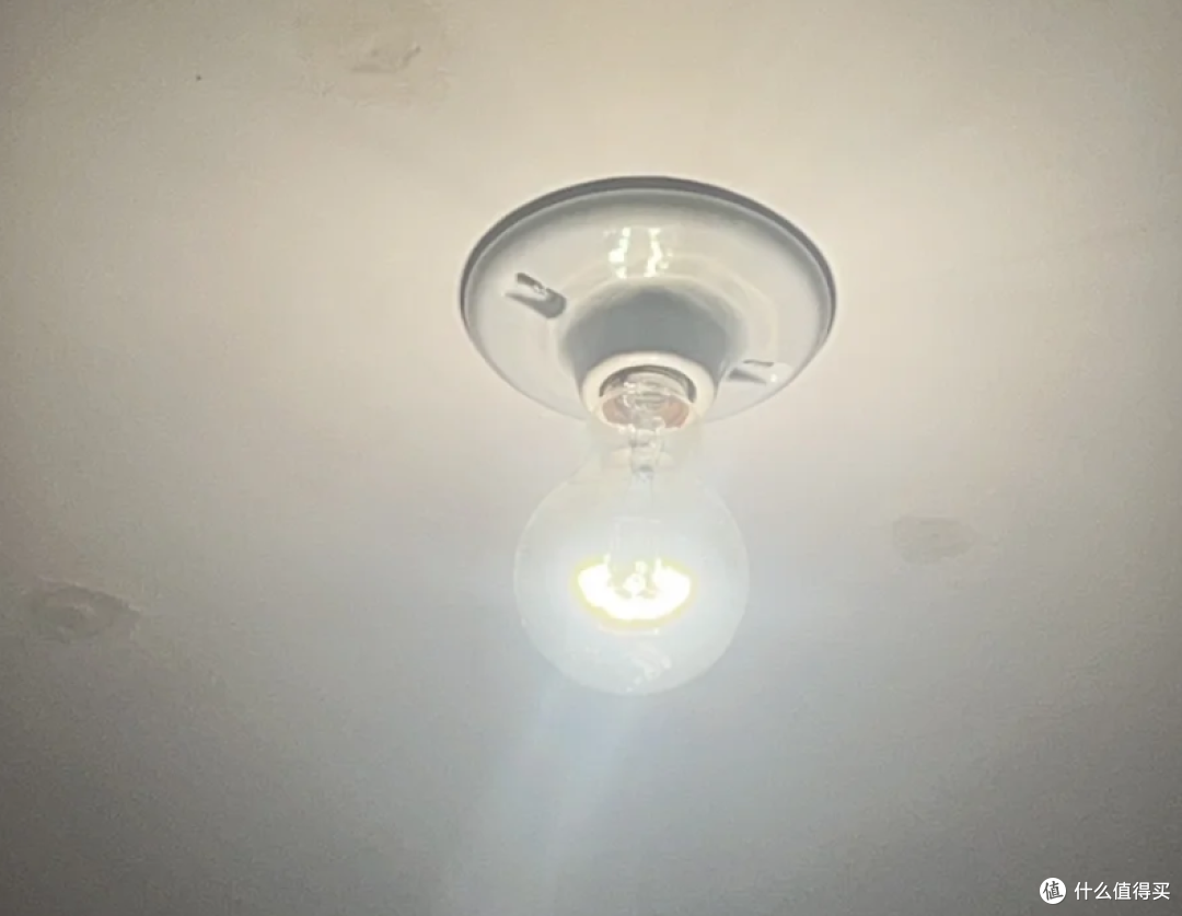 白炽灯和LED灯有啥区别?从发光原理到实际使用,看懂两种光源差异