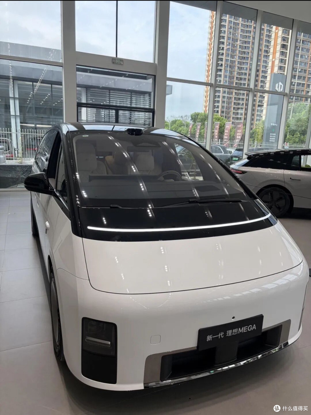 50万买台纯电MPV?新一代理想MEGA到底值不值得入手?