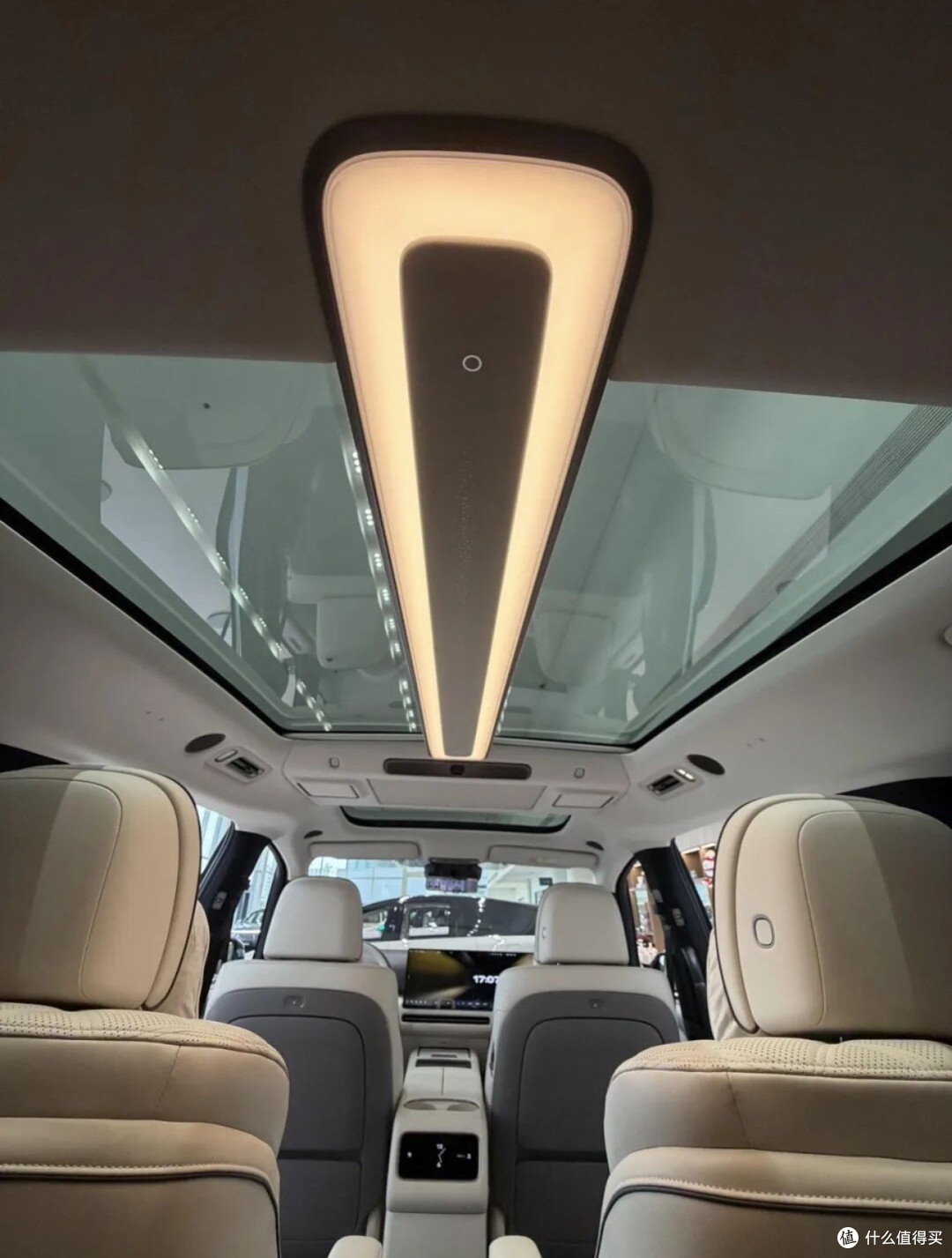50万买台纯电MPV?新一代理想MEGA到底值不值得入手?