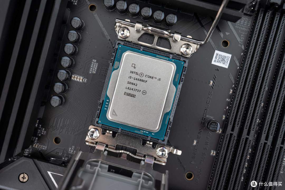 选D4直省2000!14600KF+七彩虹B760M超级黑刃+5070装机分享