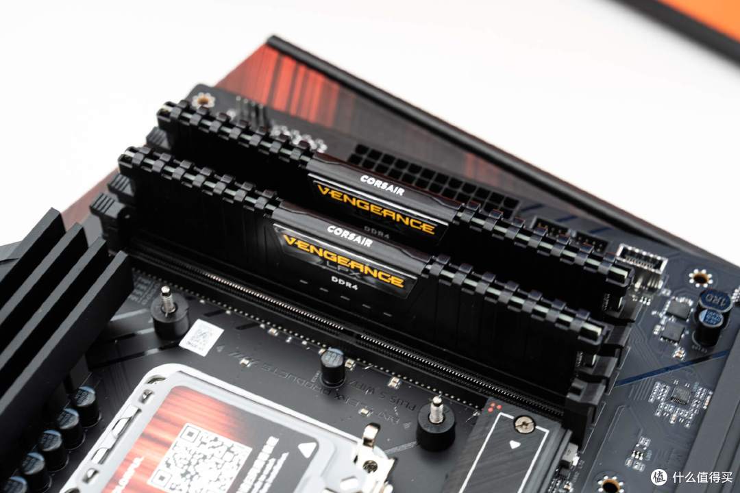选D4直省2000!14600KF+七彩虹B760M超级黑刃+5070装机分享