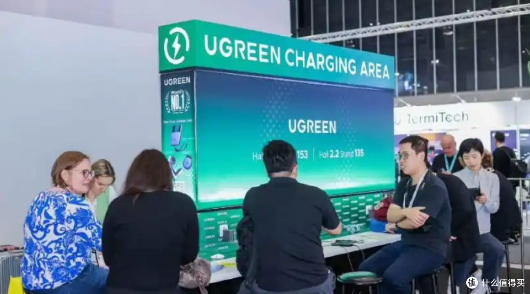 别再叫它配件厂了!UGREEN绿联正在把自己重做成一家AI公司!