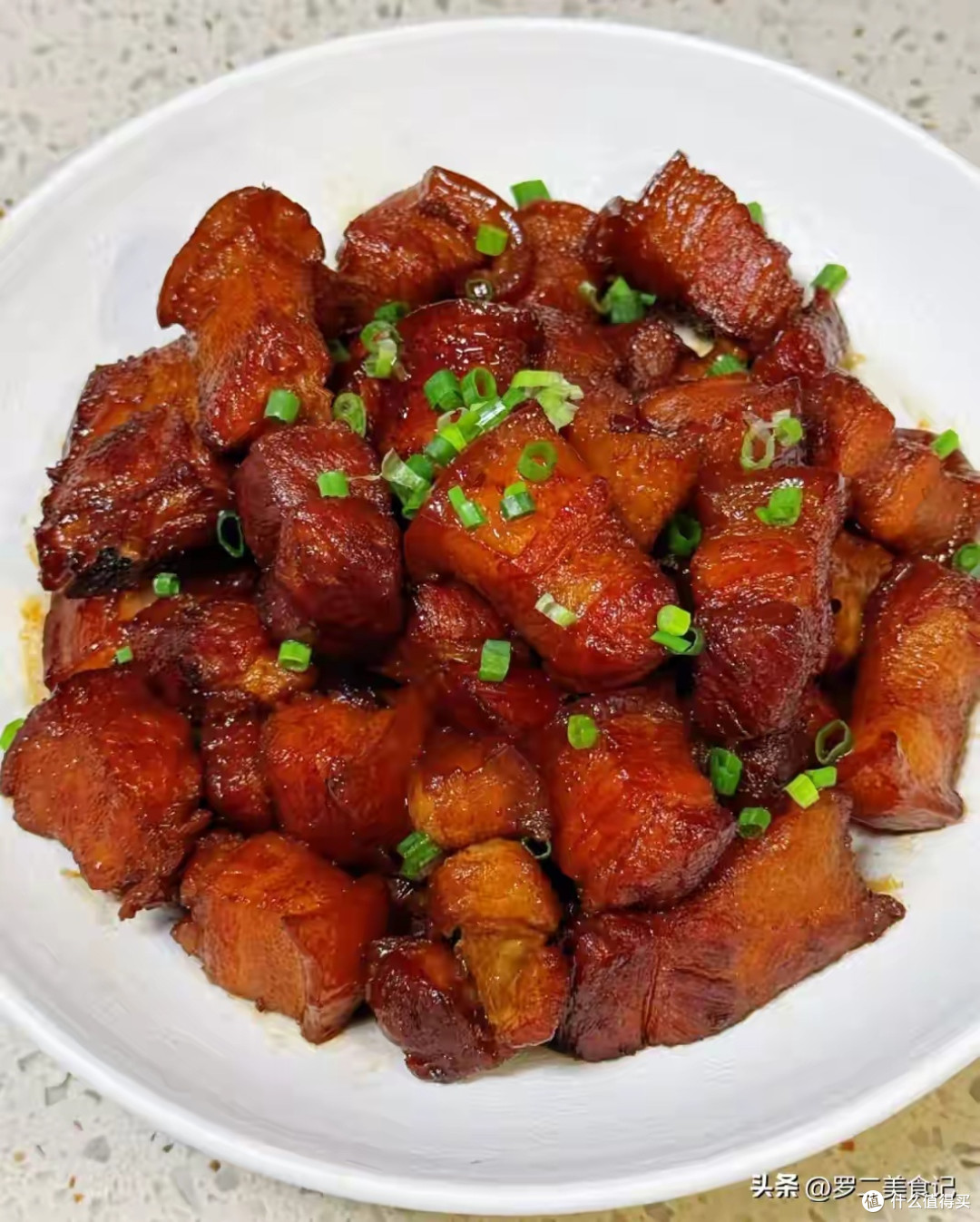 五花肉与排骨的砂锅炖煮法