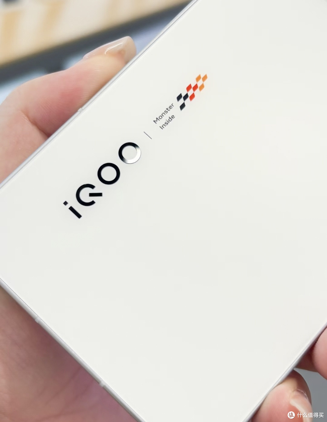 别盲目冲性能机|iQOO真实体验,优缺点全摊开