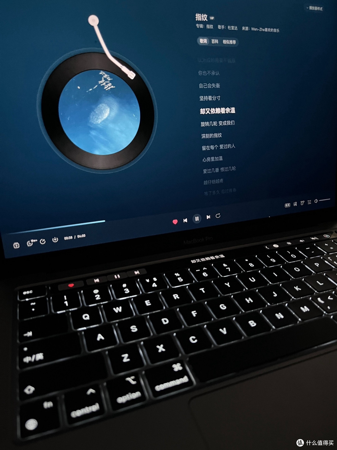 旧MacBook别扔！2026年翻新实录：换电池+扩容，续航翻倍还能跑AI