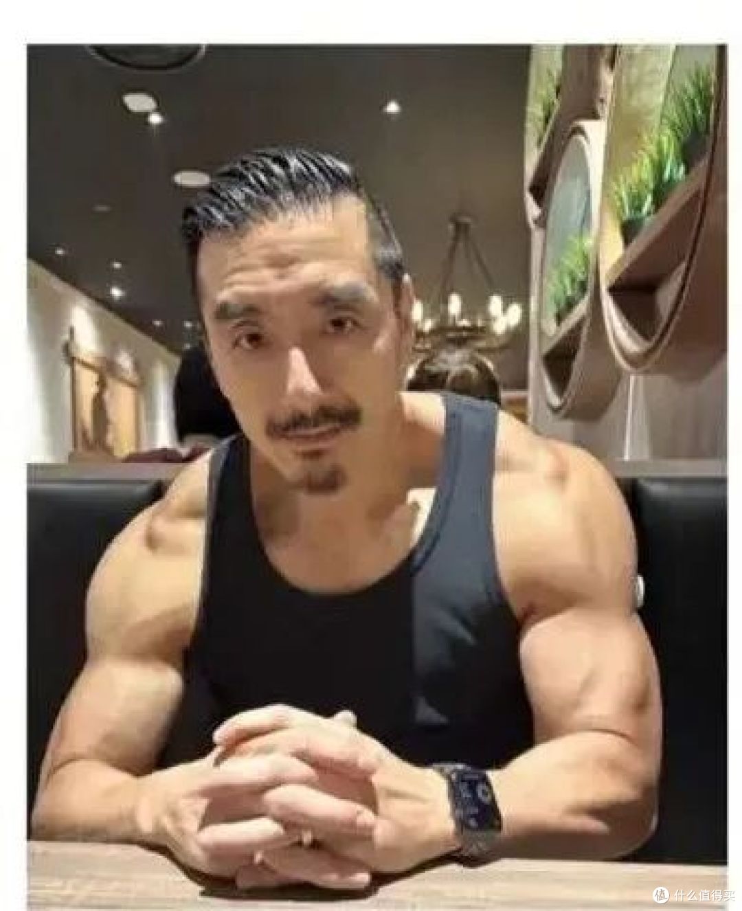 开展实验后的何教授