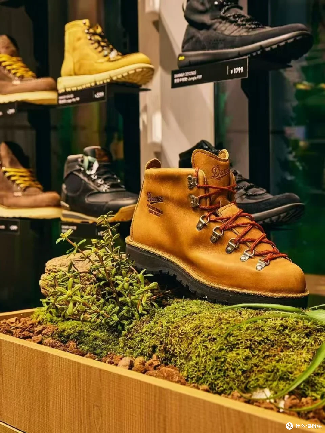 一双 Danner 穿二十年还在穿，它到底给靴子施了什么魔法