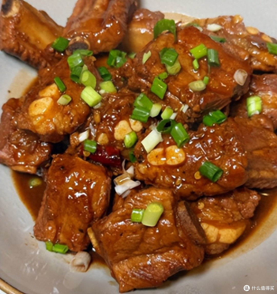 红烧排骨巧用糖色,色泽红亮保留肉香醇厚滋味