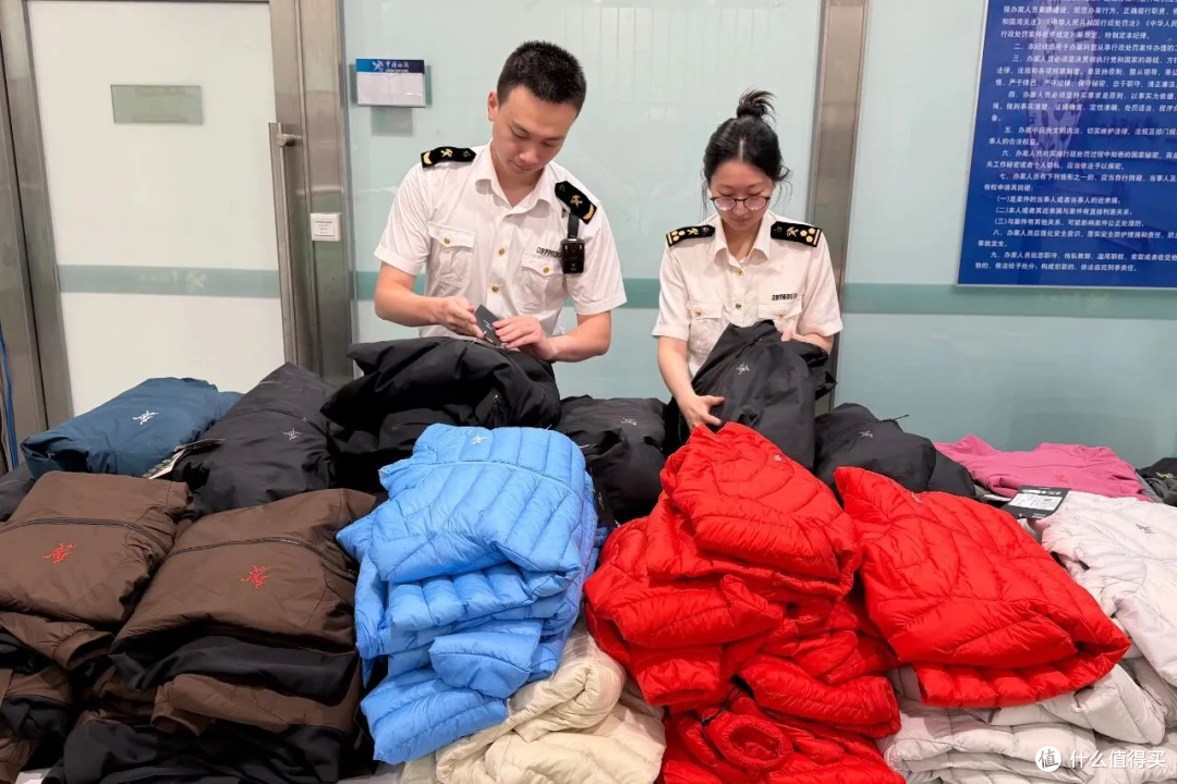大连海关查获80件始祖鸟!当“中产神衣”沦为走私爆款,始祖鸟为什么还是这么火?