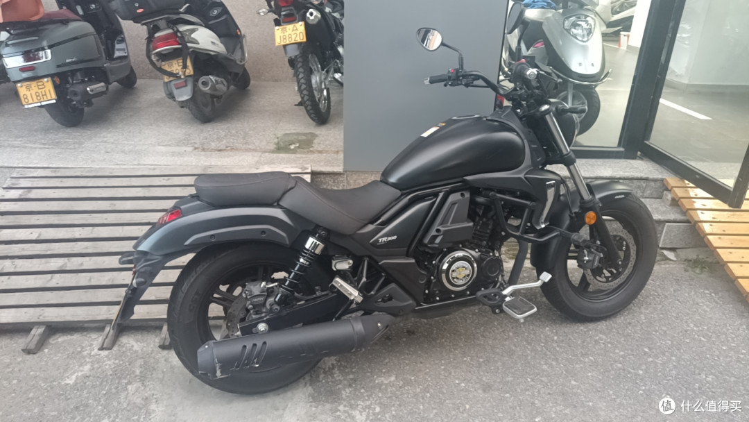实话实说，新车2W，二手不到万元的TR300巡航摩托，你敢买么？