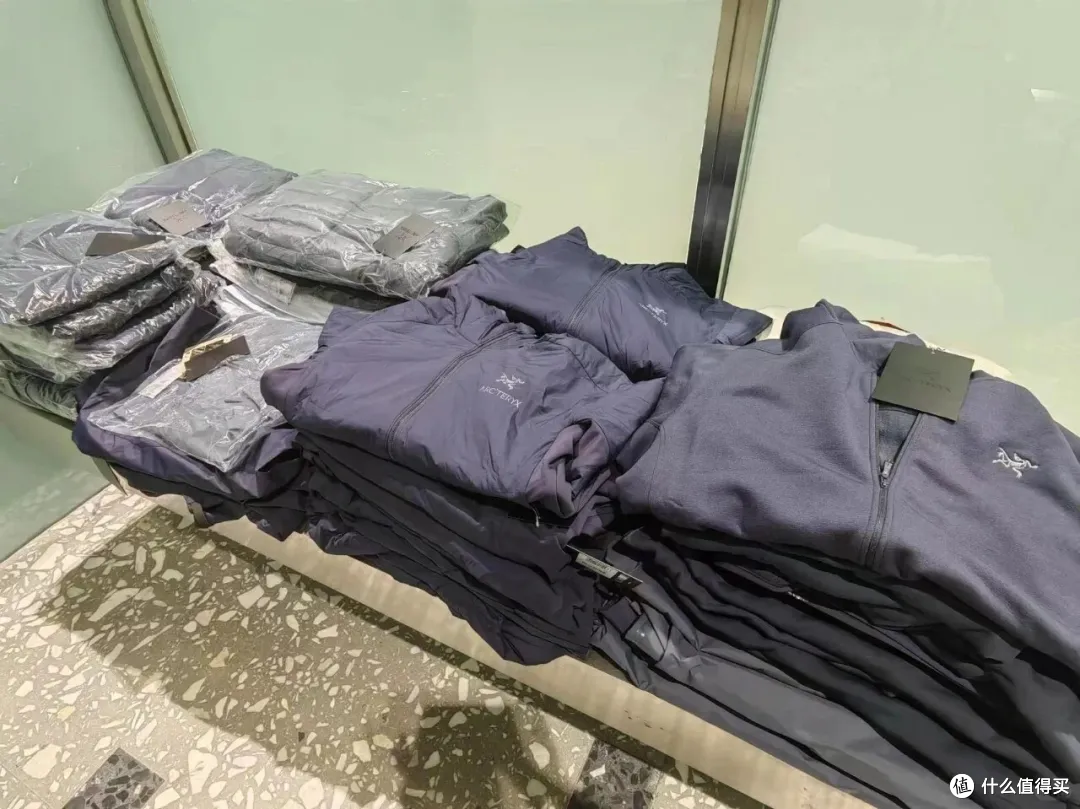 大连海关查获80件始祖鸟!当“中产神衣”沦为走私爆款,始祖鸟为什么还是这么火?