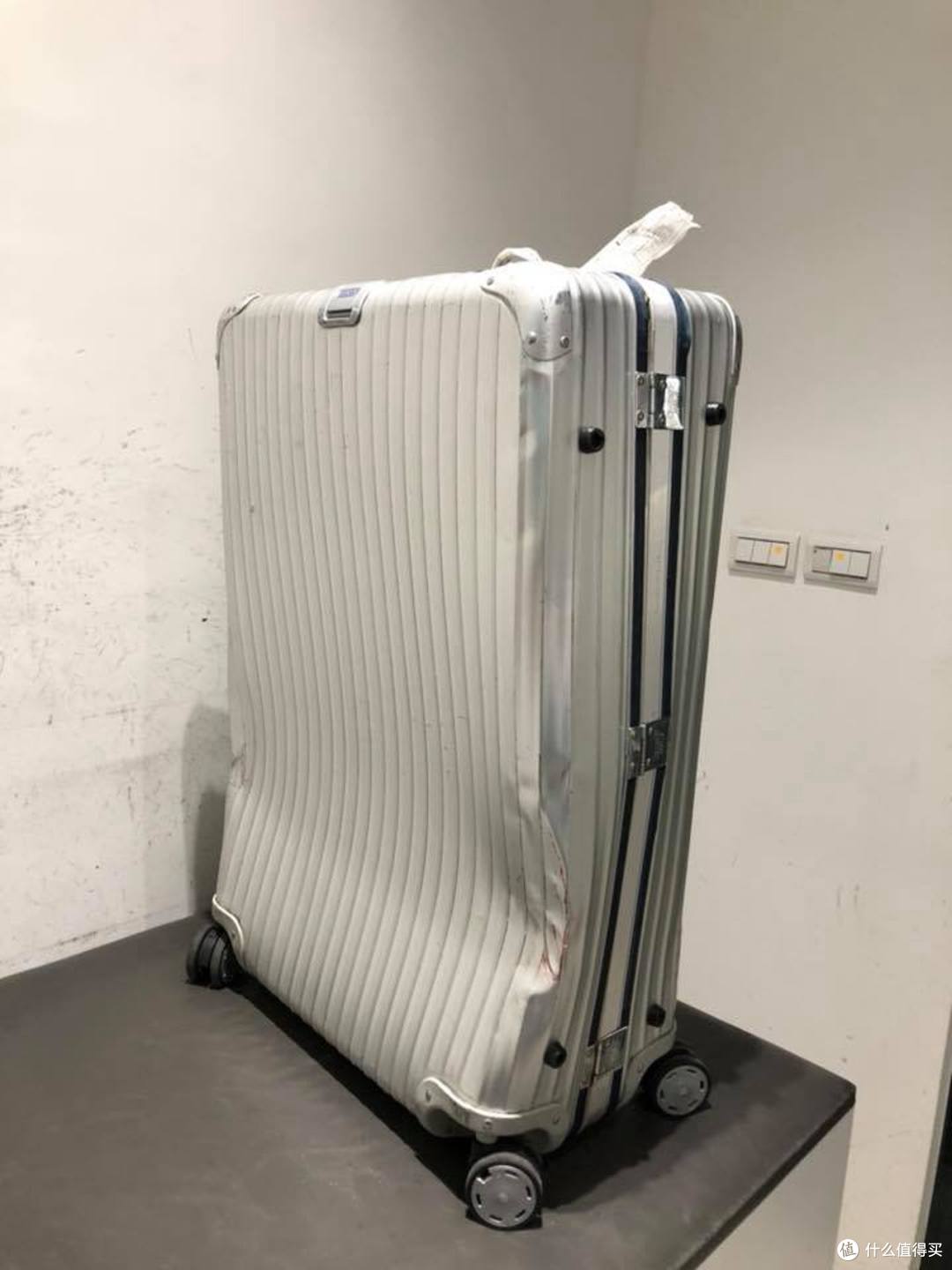 买RIMOWA日默瓦之前恐怕没人敢告诉你:标价1万的箱子,质保条款里藏了多少坑?