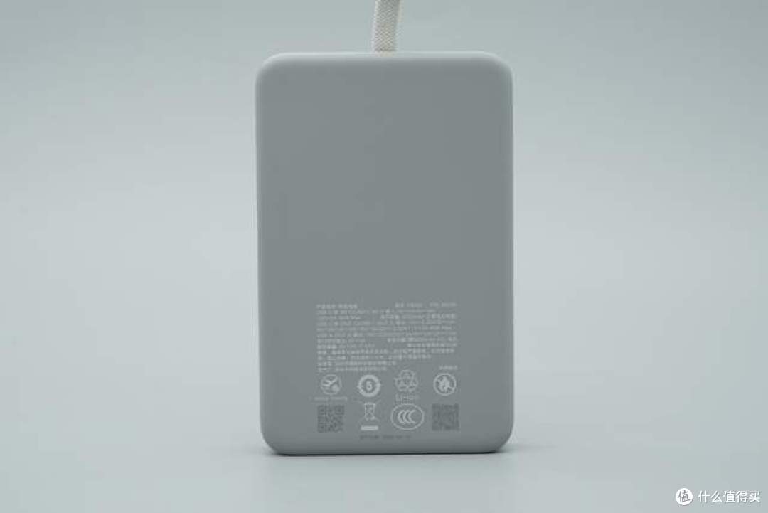 支持智能交互,拆解绿联45W自带线智显屏充电宝