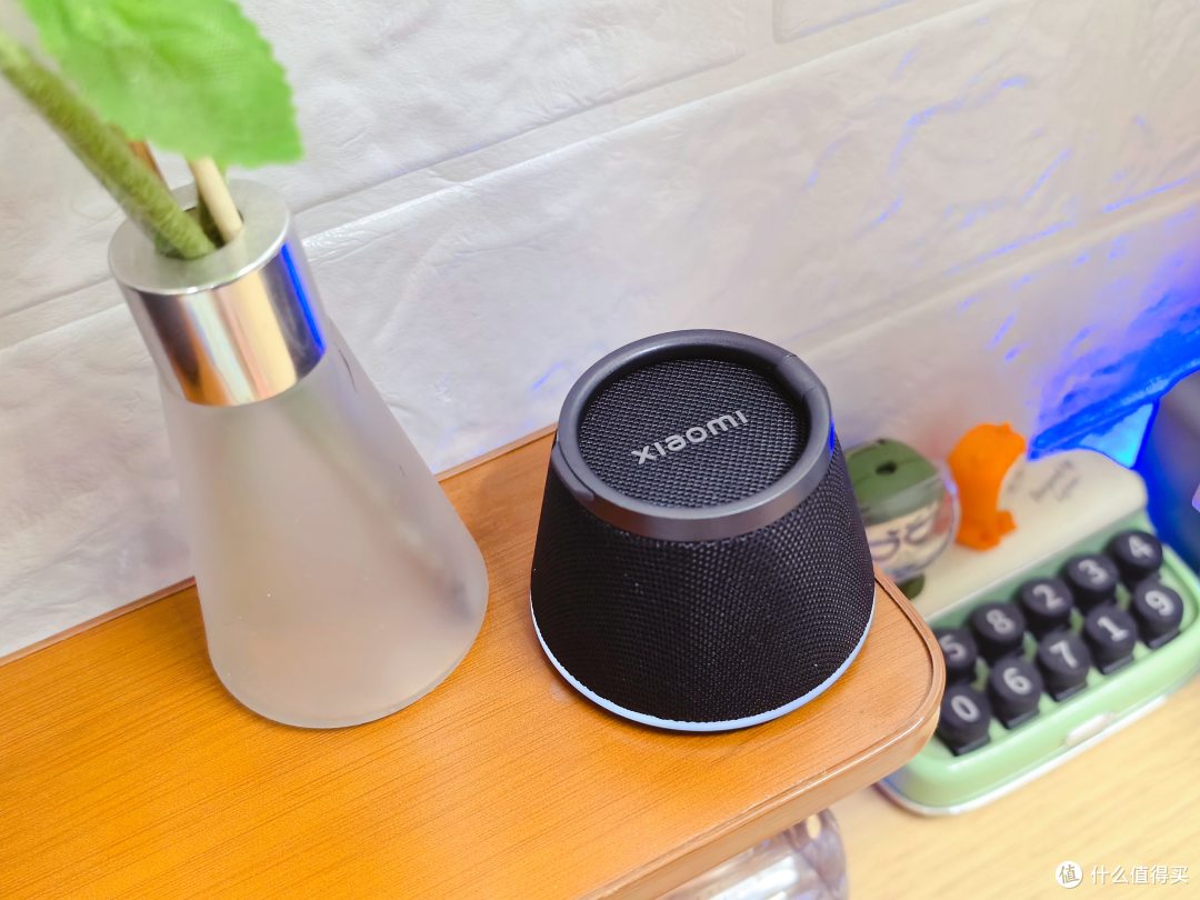 Xiaomi蓝牙音箱磁吸版评测:一吸即连,追剧听歌的随身小搭档