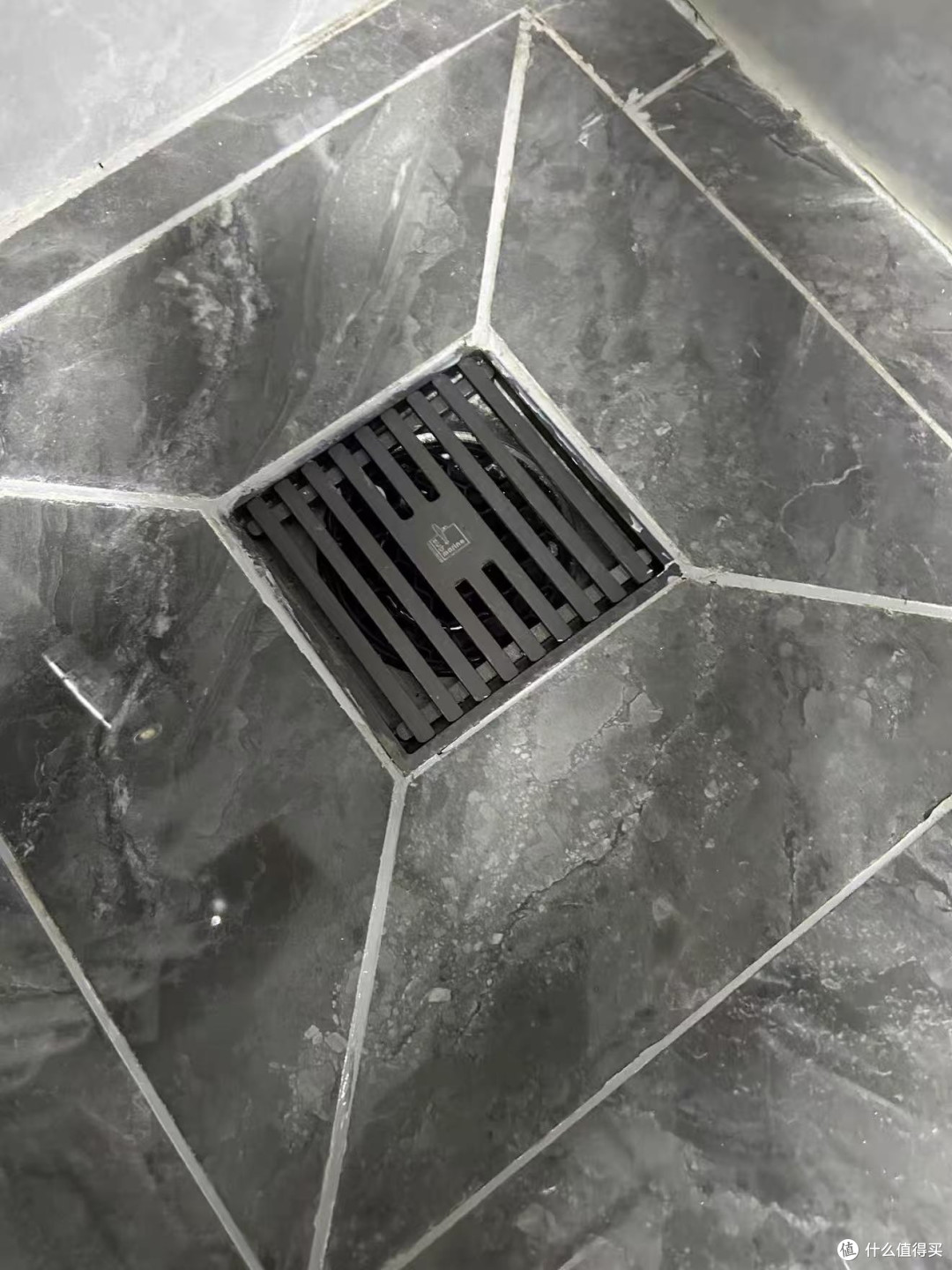 淋浴区大排量防臭，洗澡不再积水踩脚凉