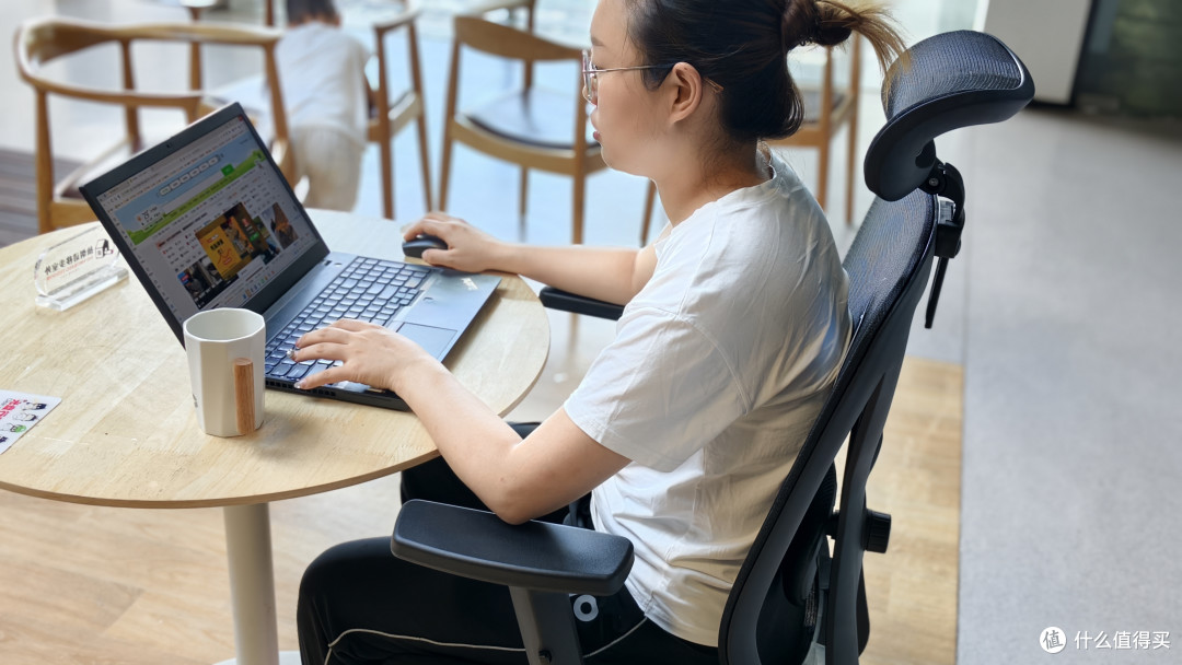夏草木 Fit CC 人体工学椅：千元内护腰椅到底行不行？
