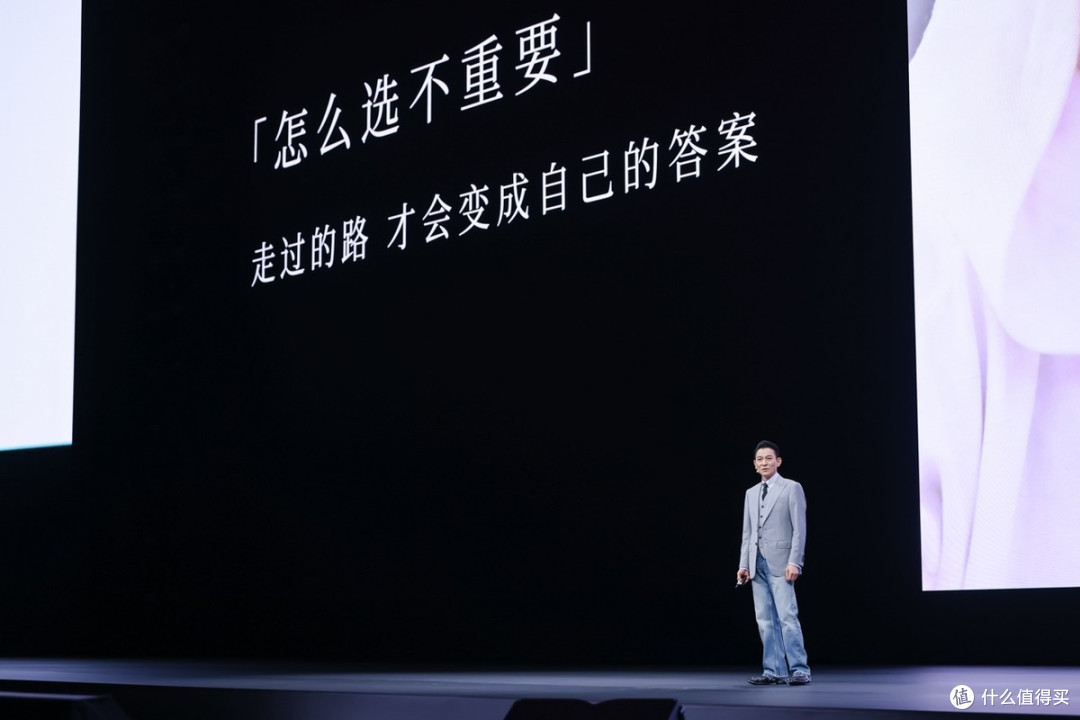 华为Mate XT 2 非凡大师正式发布,与刘德华共谈“左右”开合之道