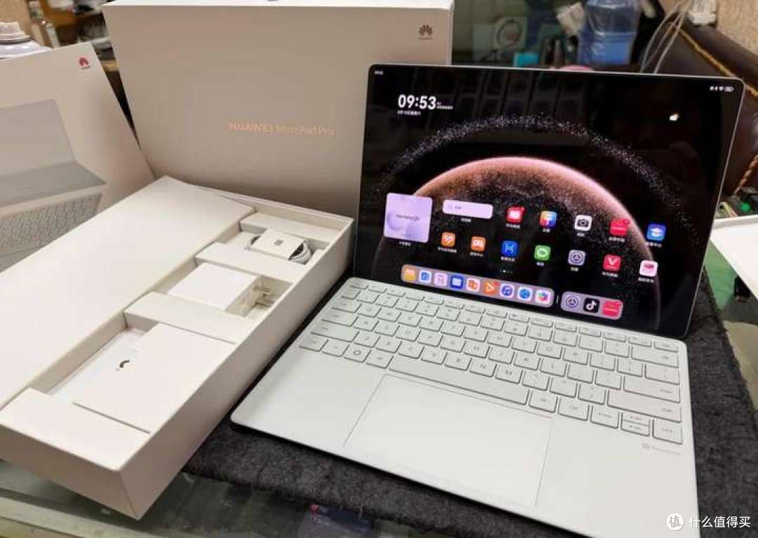 感觉小米平板9Pro max就不是卖给普通消费者的，这么贵会考虑买吗