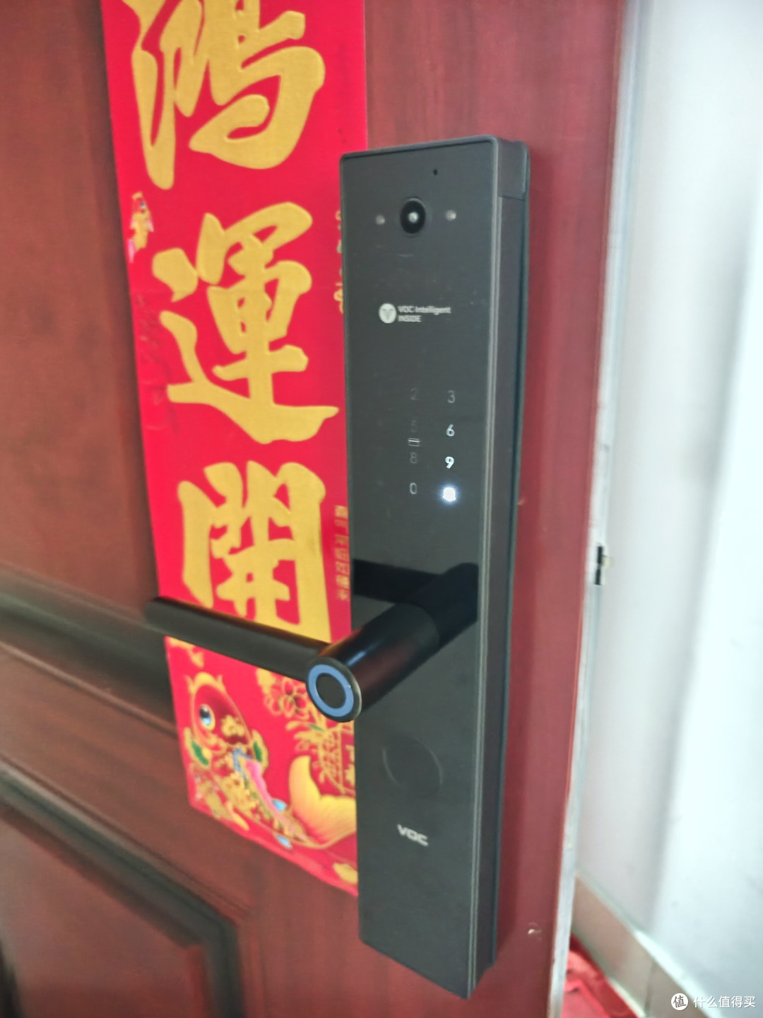 之所以入手VOCS1智能门锁,只因小米门锁耗电太厉害,锁门声超大