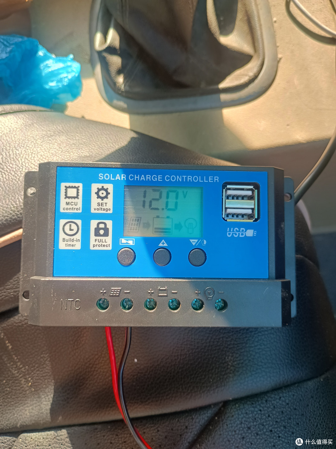 第二天（7月24号）下午16:43，整整24小时，电压还是12.0，不说减少，至少没充进去没上升