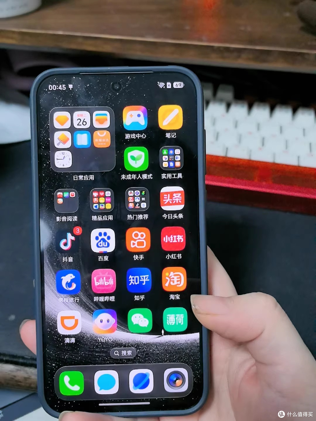 会点头跟拍的荣耀Robot Phone,把手机变成随身机器人