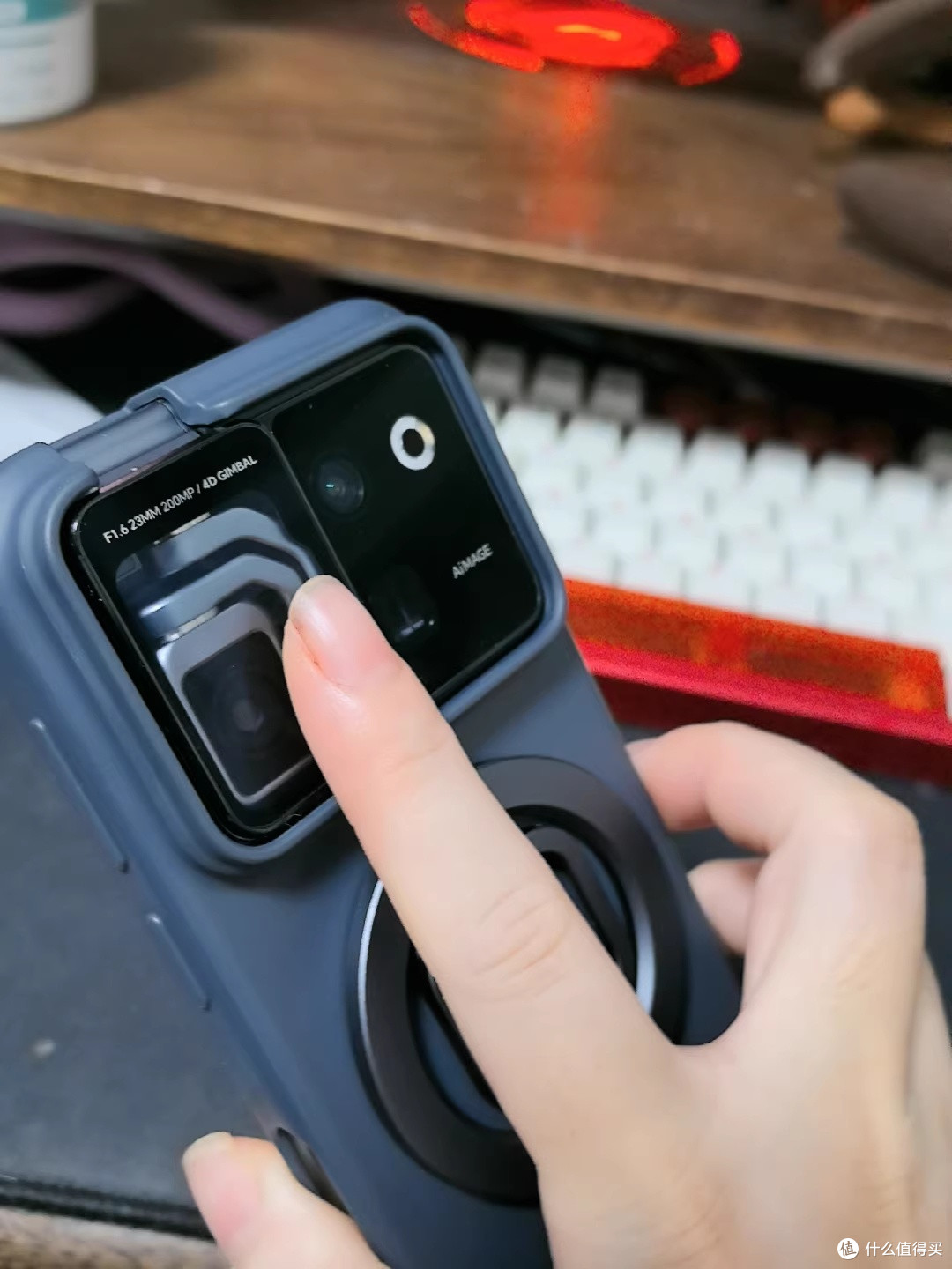 会点头跟拍的荣耀Robot Phone,把手机变成随身机器人