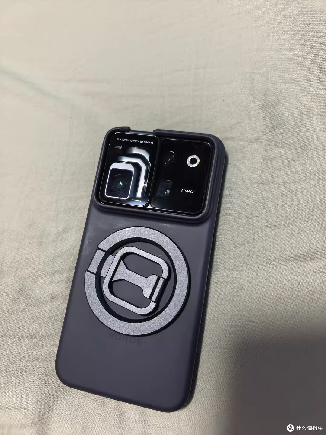 荣耀Robot Phone:云台加持,直播跟拍稳如泰山
